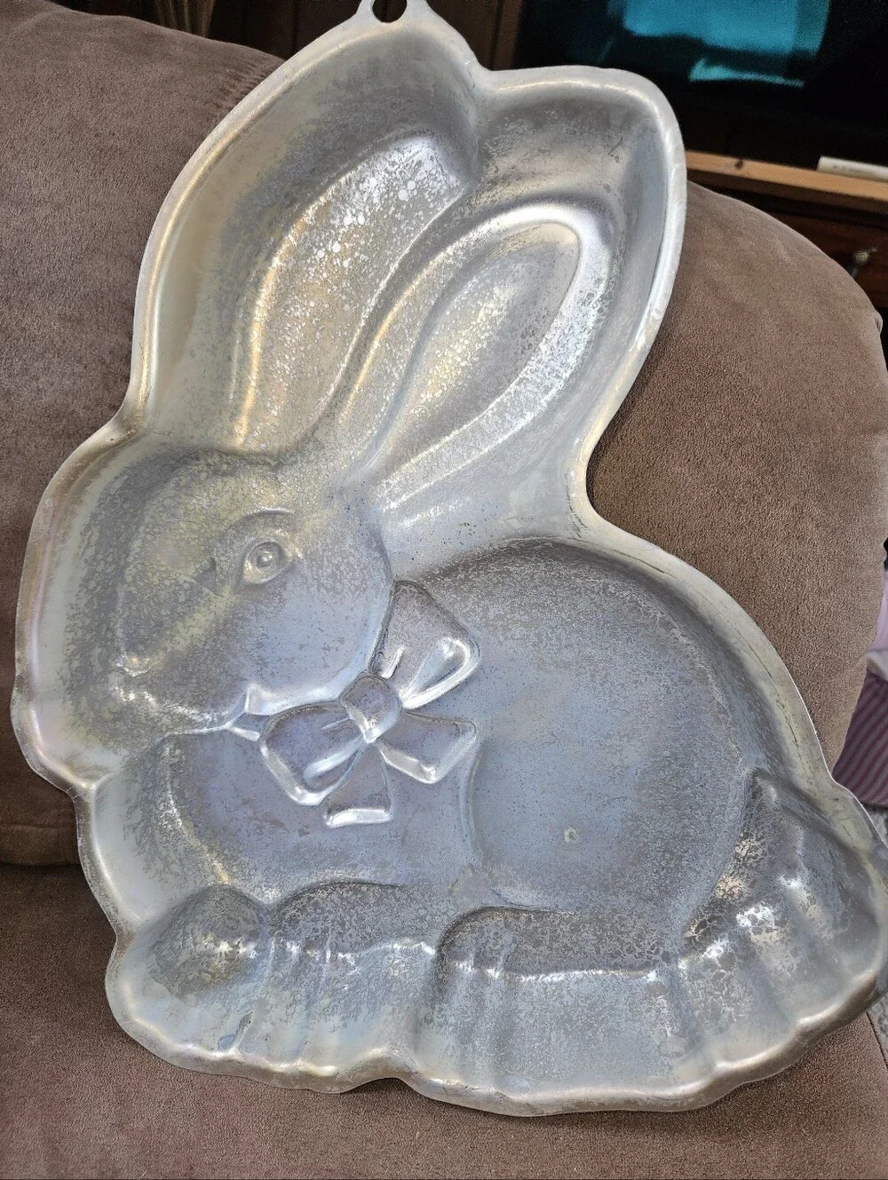 Vintage 1986 Wilton Easter Bunny Cake Pan (Model #2105-2015)